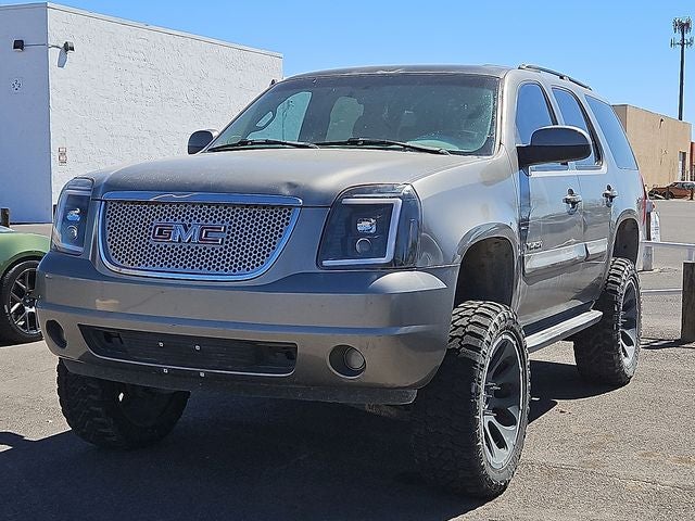 2007 GMC Yukon SLE in Steel Gray Metallic — front three-quarter view